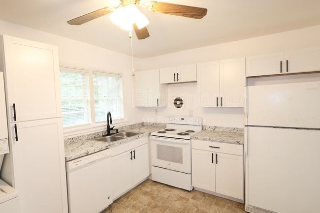 Photo - 3006 Manor Dr