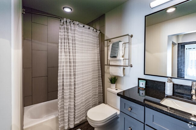 1BR, 1BA - 625SF - Bathroom