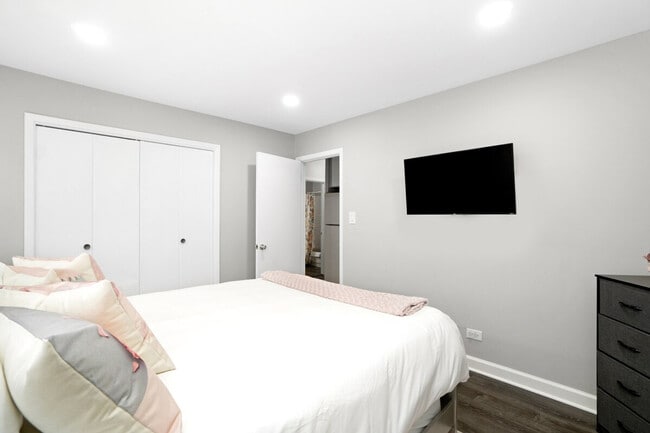 Photo - 570 E Higgins Rd Unit SI ID1301333P