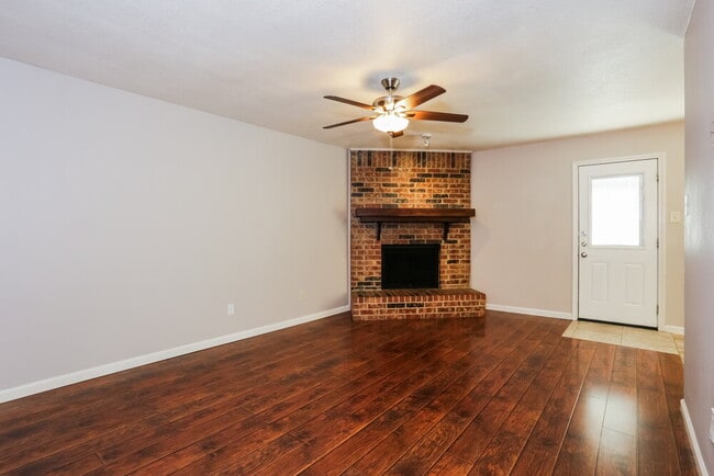 Photo - 5907 Willow Crest Dr