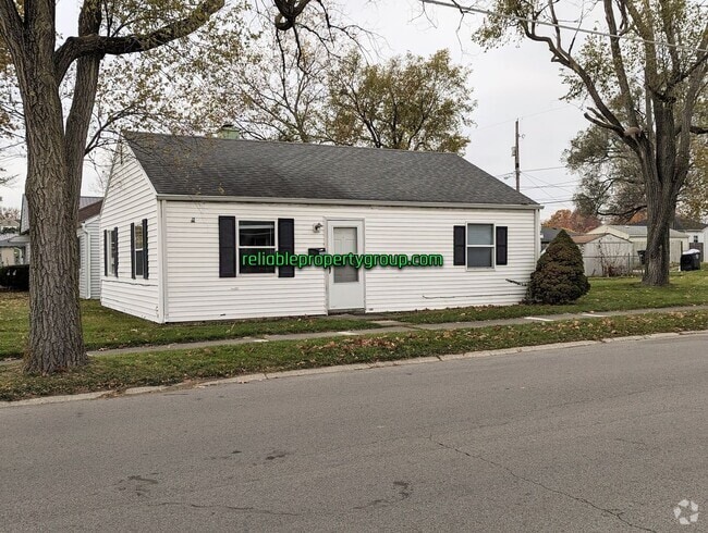 Building Photo - New Listing in the '05 Rental