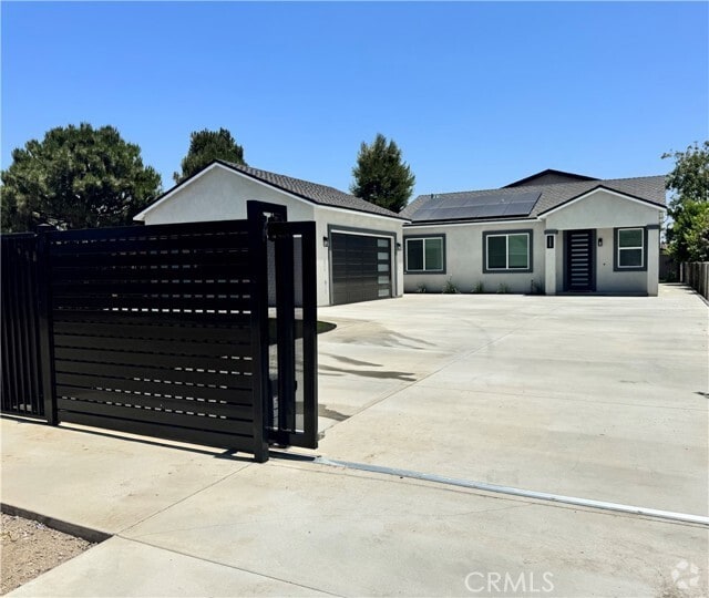 Building Photo - 12669 Oaks Ave Rental