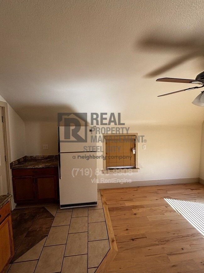 Photo - 902 W 11th St Unit 4