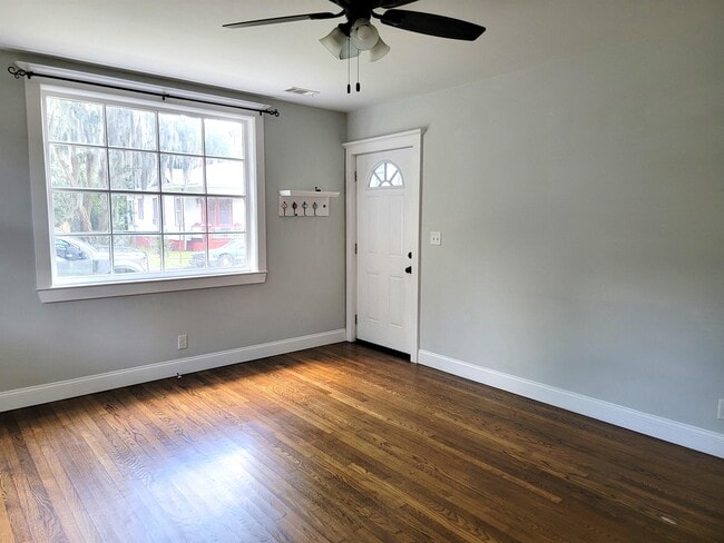 Photo - 715 E 35th St House