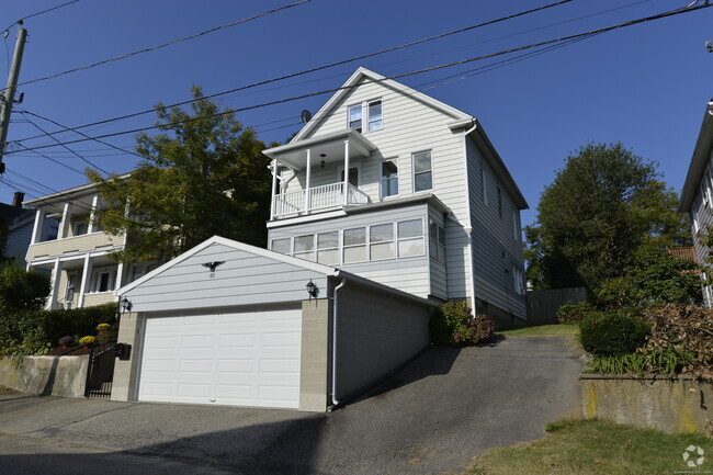 Building Photo - 42 Bassett St Rental