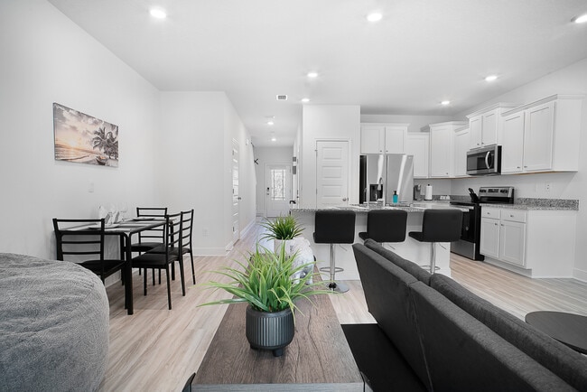 22 Leviathan Ct N