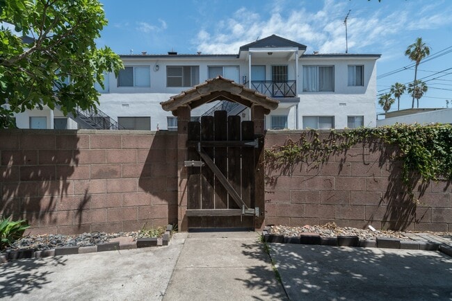 Photo - ~ Unique 1-Bedroom bungalow with private front and back patio ~ Great for Pets!! Unit C