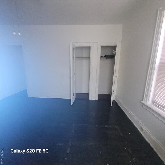 Photo - 93-18 240th St