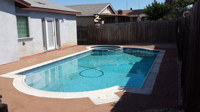 Photo - 10360 Londonderry Ave