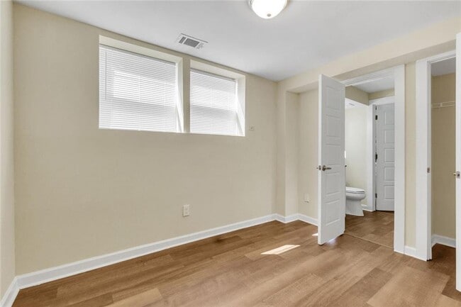 Photo - 998 Mayson Turner Rd NW