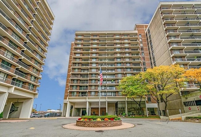 Building Photo - 150-38 Union Tpke Unit 9D Rental