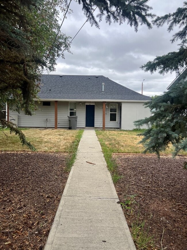 Building Photo - W Main St Unit 211 W Main St