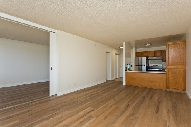 Building Photo - Move-In Ready 1BR in Downtown Honolulu | Parking Included | Stunning Views Unit D-3013