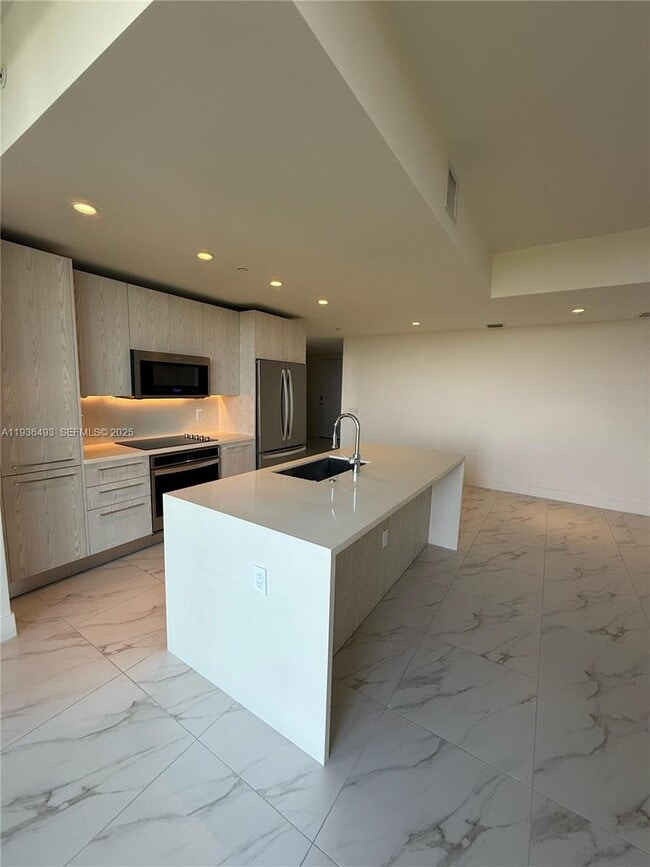 Photo - 2000 Metropica Wy Unit 901