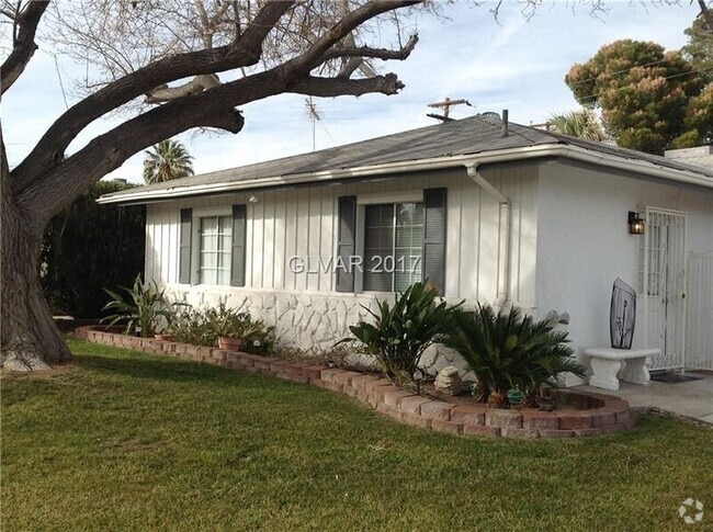 Building Photo - 2208 Sunland Ave Rental