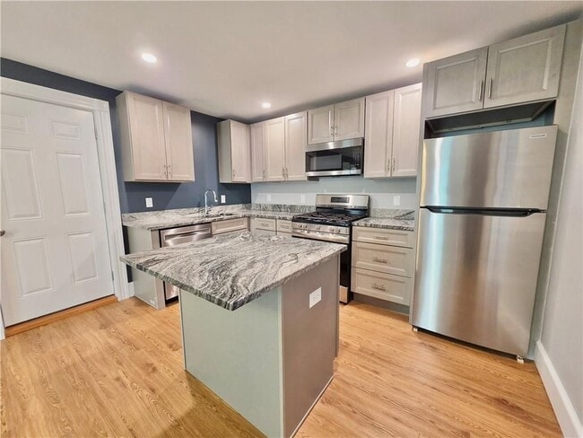 5 Greystone Ave