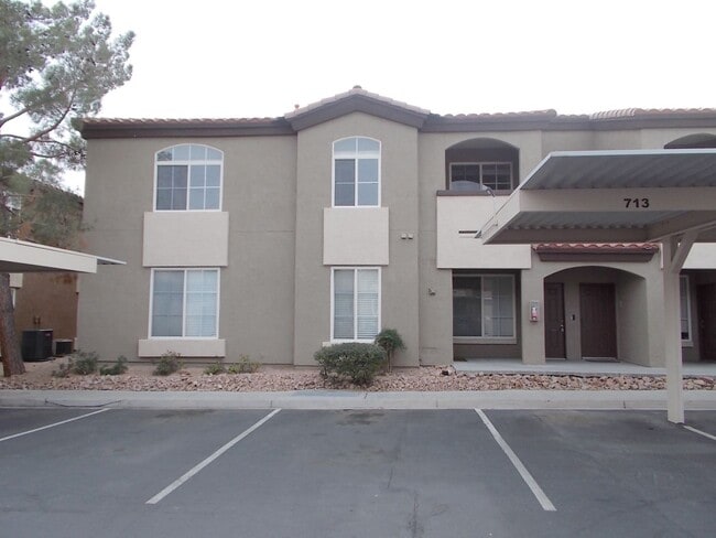 Building Photo - Precious Gem at Sedona on the Blvd!