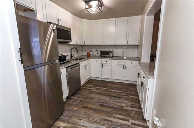 Photo - 636 Lawton St SW