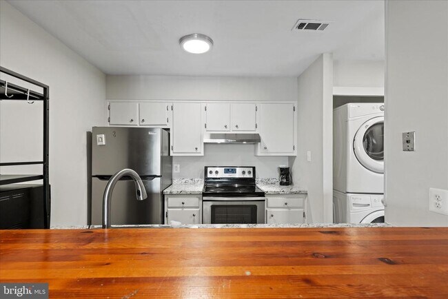 Photo - 3911 Woodhue Pl