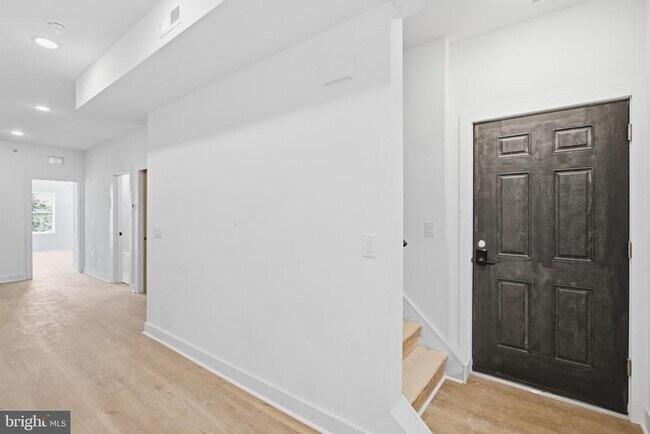 Photo - 669 N 39th St Unit 3