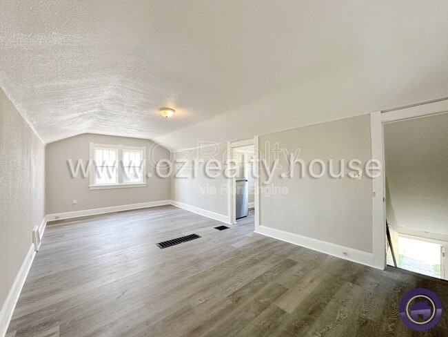 Photo - 209 Eldred Ave