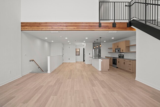 Photo - 3009 N Oak Trafficway