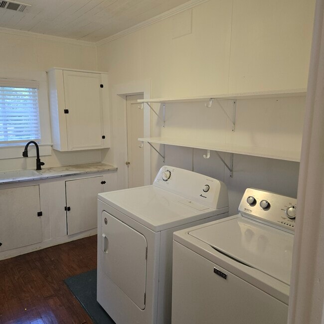 Photo - 206 Roosevelt St