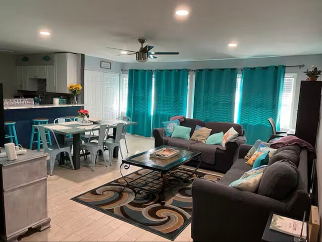 Building Photo - 4000 Gulf Terrace Dr Rental
