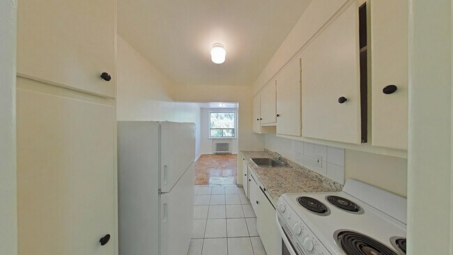 Photo - 1637 Victoria Park Avenue