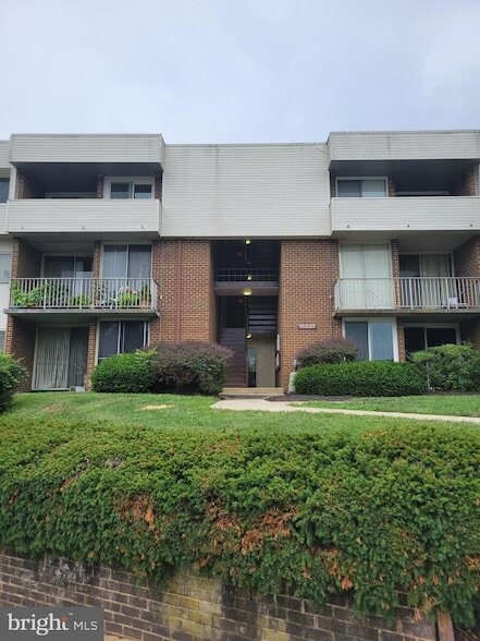 Building Photo - 10239 Prince Pl Unit 26-104