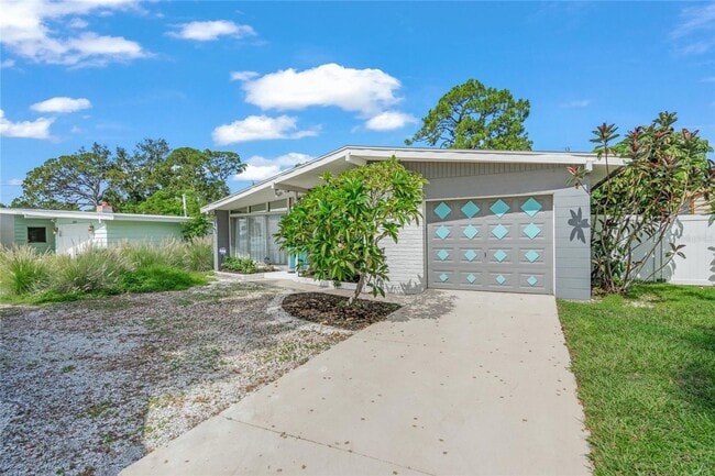 Photo - 2/2 luxury pool home in Sarasota, unfurnished annual rental