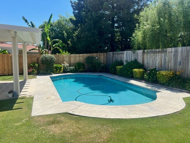 Photo - Gorgeous 4 Bedroom 2 Bath Home W/Pool!