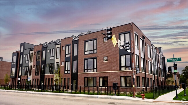 Building Photo - 4250 W Belmont Ave Rental