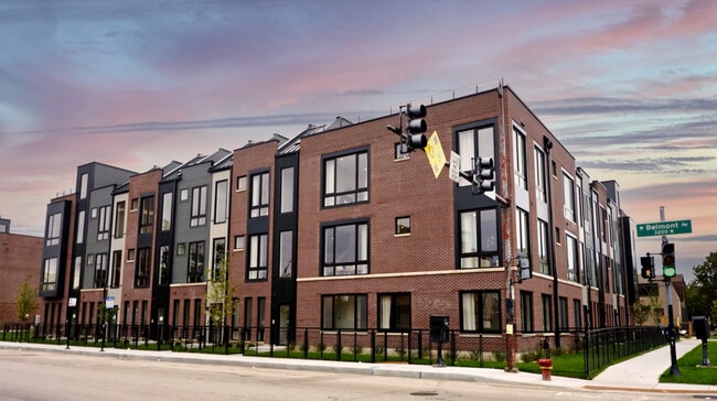 Building Photo - 2725 N Thatcher Ave Unit 401 Rental