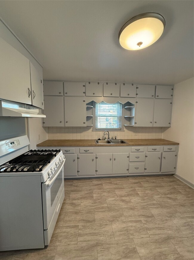 Photo - 706 Alice St