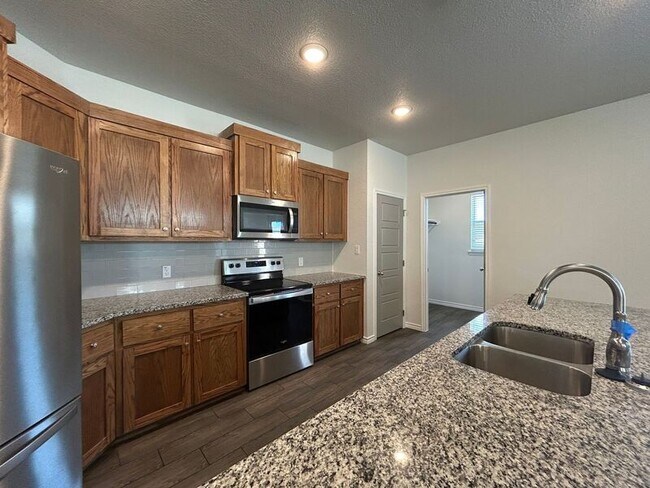 Photo - 2212 Hornbeam St