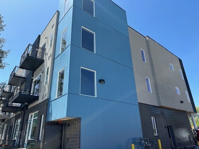 Poplar Place