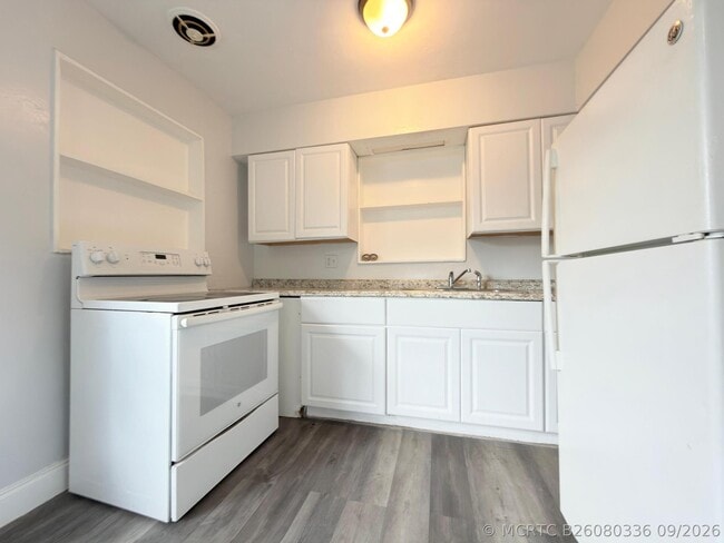111 E 27th St