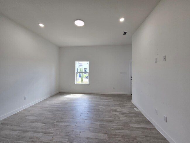 Photo - 1612 Cordova Dr