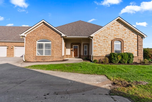 Building Photo - 590 Regency Cir Rental