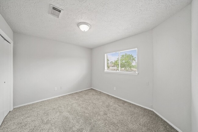 Photo - 303 Hearthside Cir