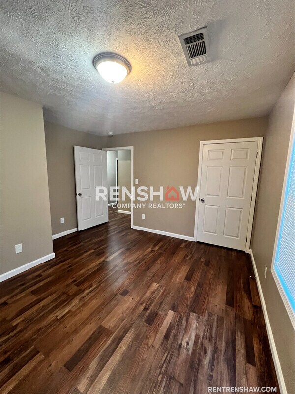 Photo - 1912 Lynn St