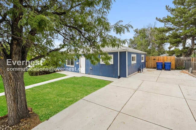 Photo - 706 Uvalda St