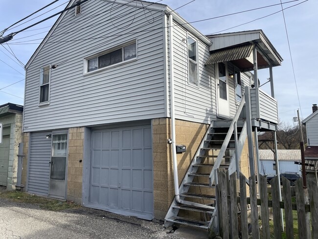 Building Photo - 437 Fountain St