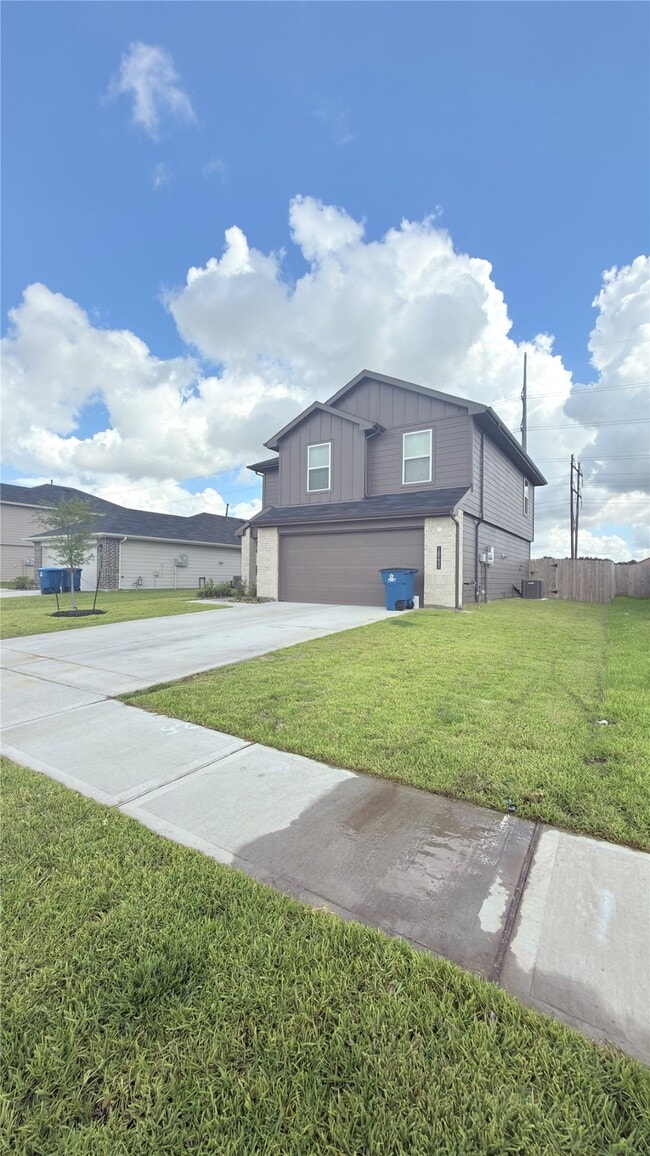 Photo - 18233 Descartes St
