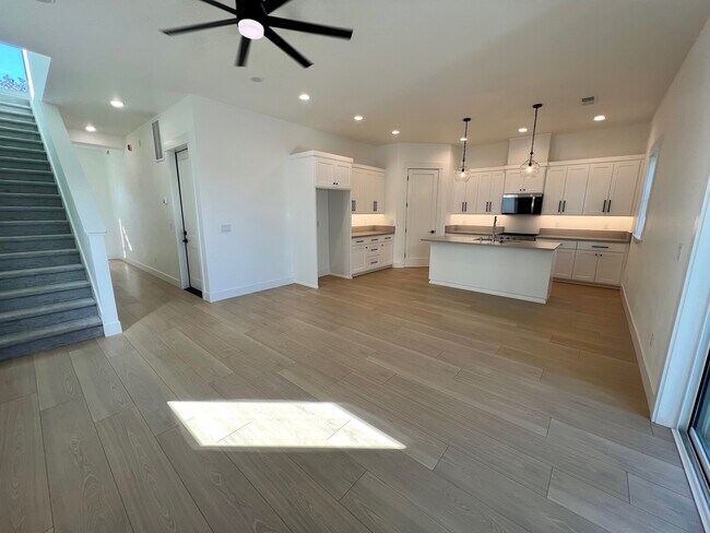 Photo - 313 Talons Dr