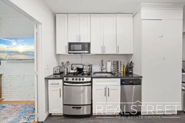 Photo - Modern 1BR/1BA in Prime Lower Manhattan | Fast Access to Midtown & Google HQ Unidad 11