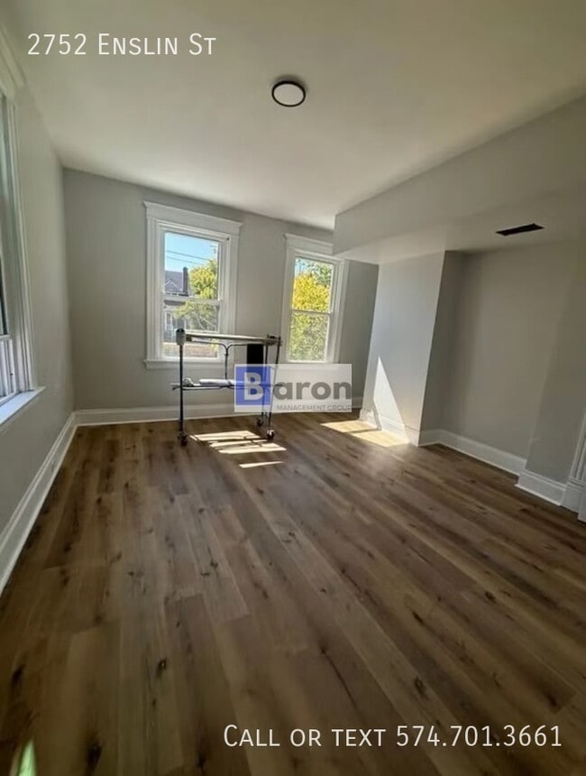 Photo - 2752 Enslin St