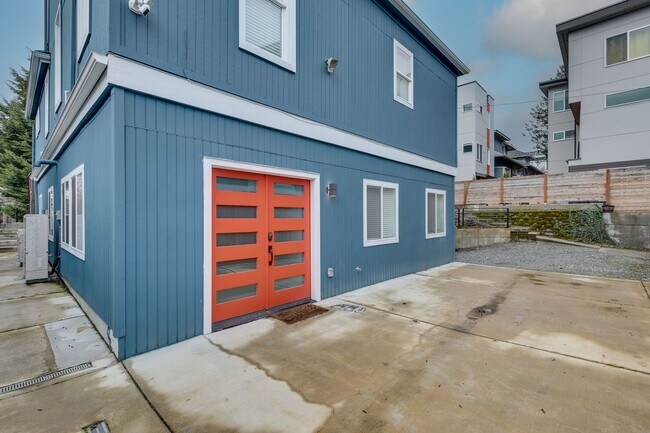 Photo - Fully furnished 3 bed 3 bath unit in Cap H...