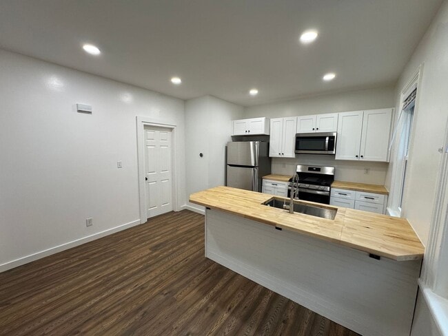 Photo - 2469 Professor Ave Unidad #2